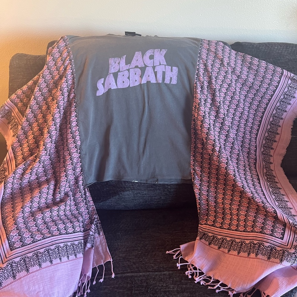 Black Sabbath boho/hippie tee. Size large - Picture 2 of 4